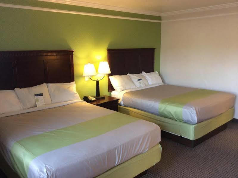 Hotel 6-kingsburg, Ca