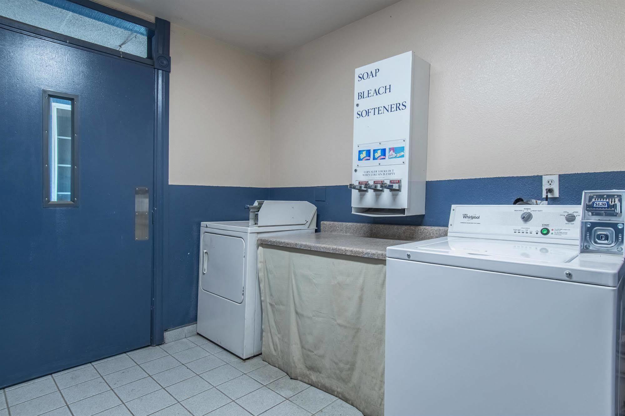 Hotel 6-kingsburg, Ca